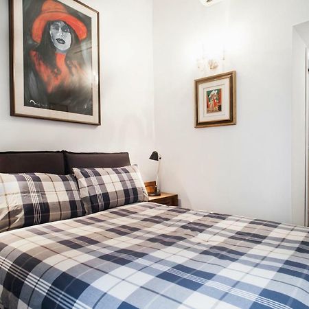 Santa Cecilia Apartment In Via Del Corso Рим Екстер'єр фото