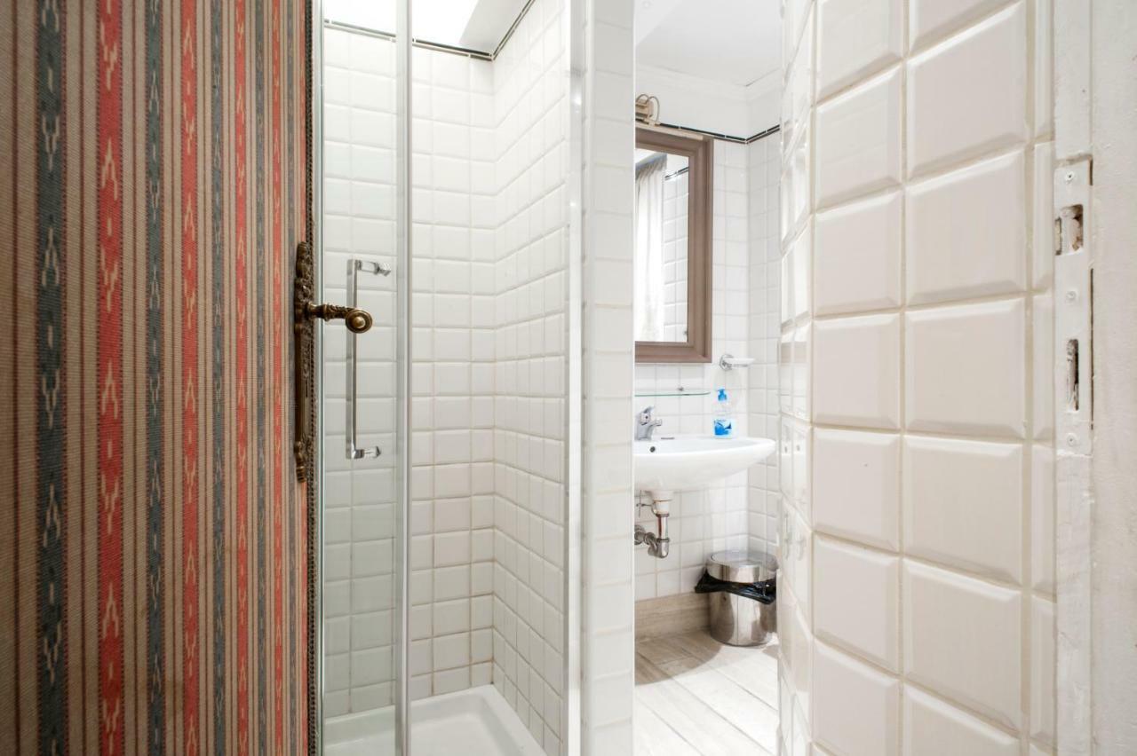 Santa Cecilia Apartment In Via Del Corso Рим Екстер'єр фото