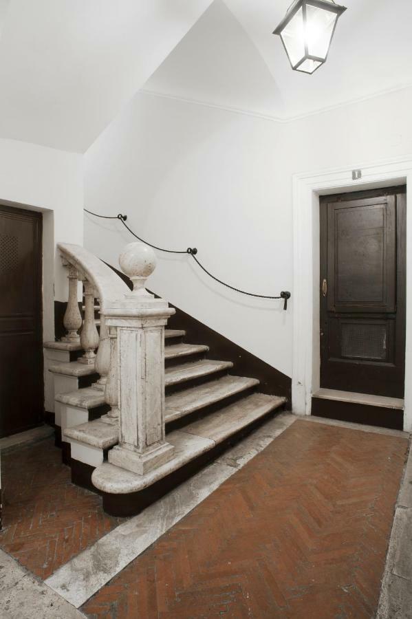 Santa Cecilia Apartment In Via Del Corso Рим Екстер'єр фото