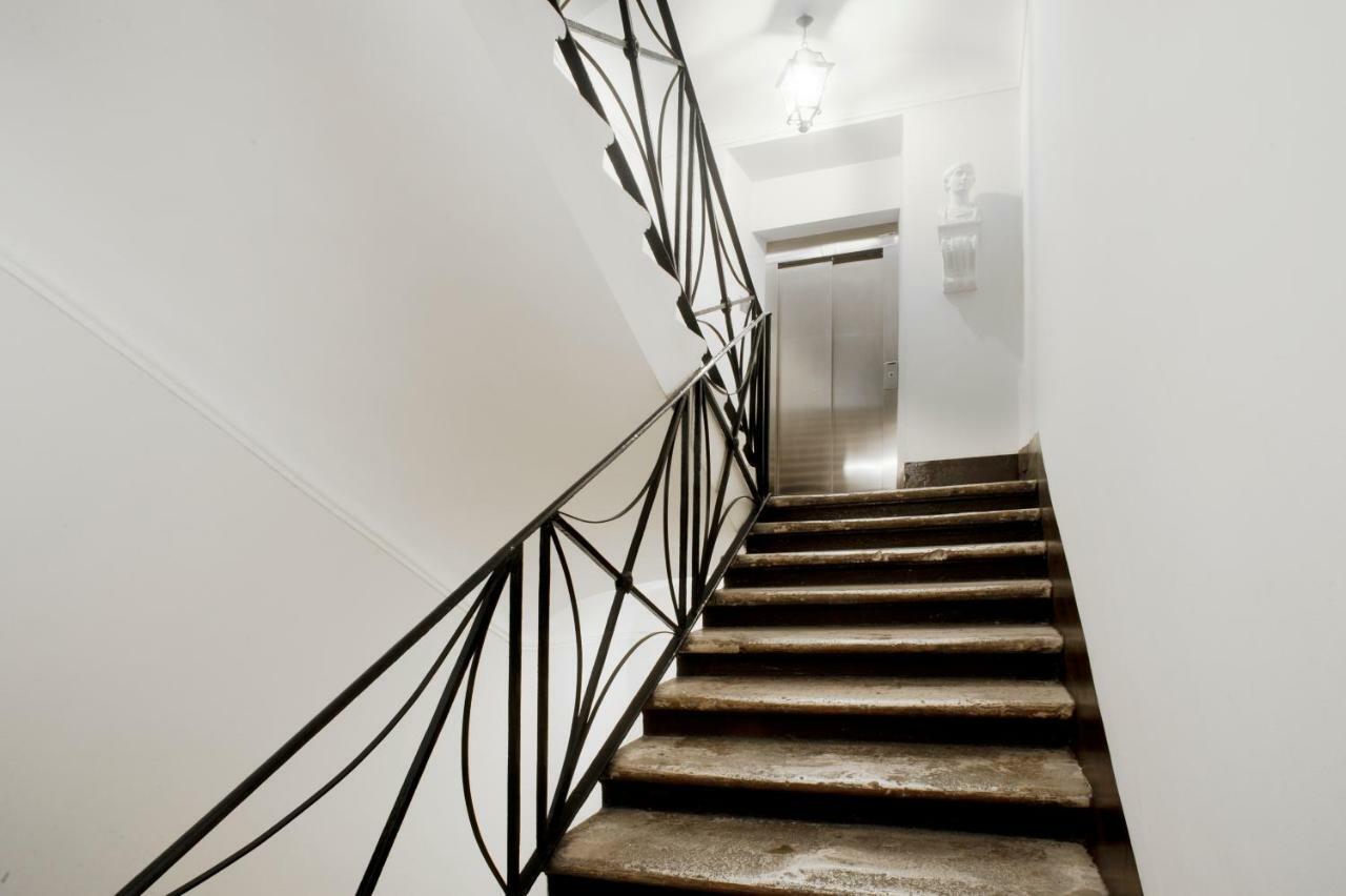 Santa Cecilia Apartment In Via Del Corso Рим Екстер'єр фото