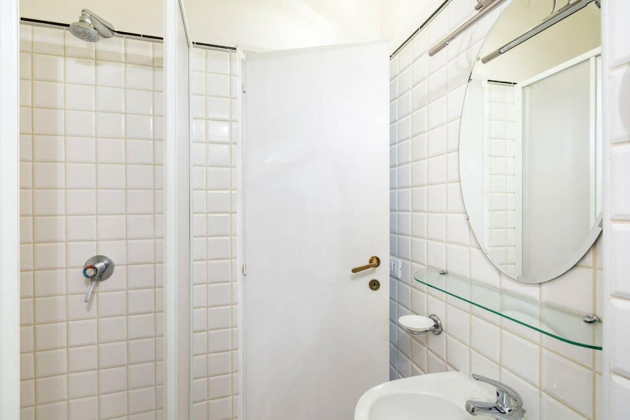 Santa Cecilia Apartment In Via Del Corso Рим Екстер'єр фото