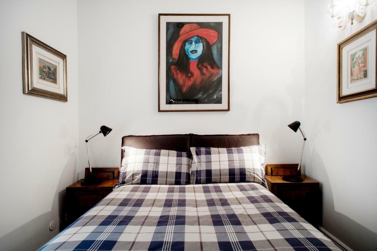 Santa Cecilia Apartment In Via Del Corso Рим Екстер'єр фото